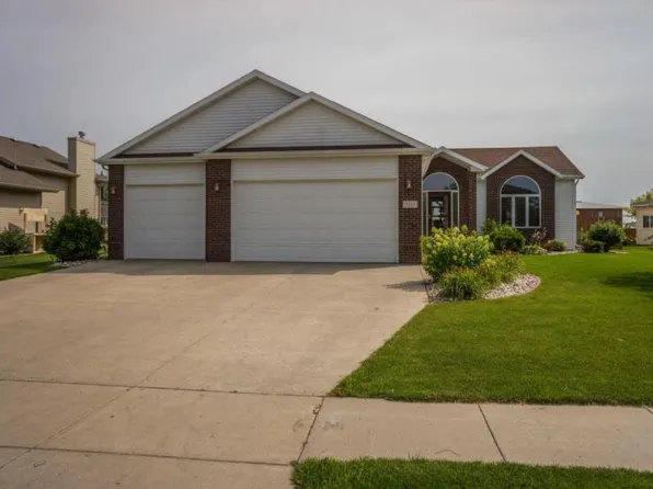 5125 Rose Creek Pkwy S, Fargo, ND 58104