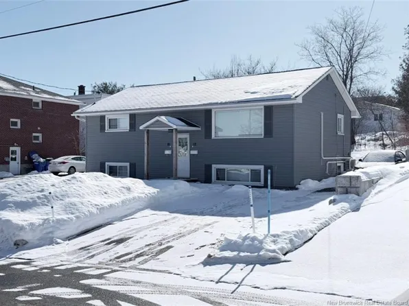 12 Wolfe Ave #10, Moncton, NB E1C 3Y1