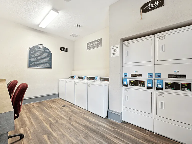 Wellesley Apartments — Photo 16