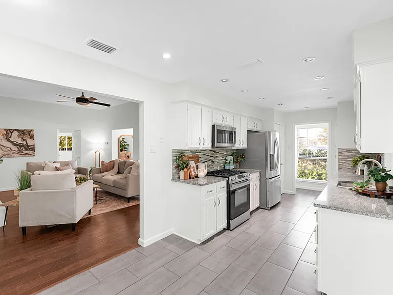 2600 Summertree Dr — Photo 10