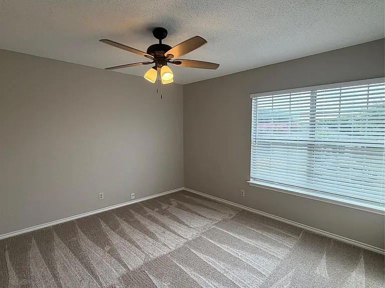 305 Stone Park — Photo 15