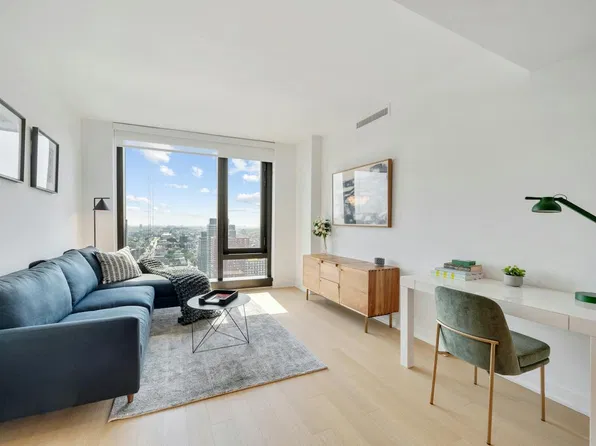18 Sixth Avenue image 1 of 31