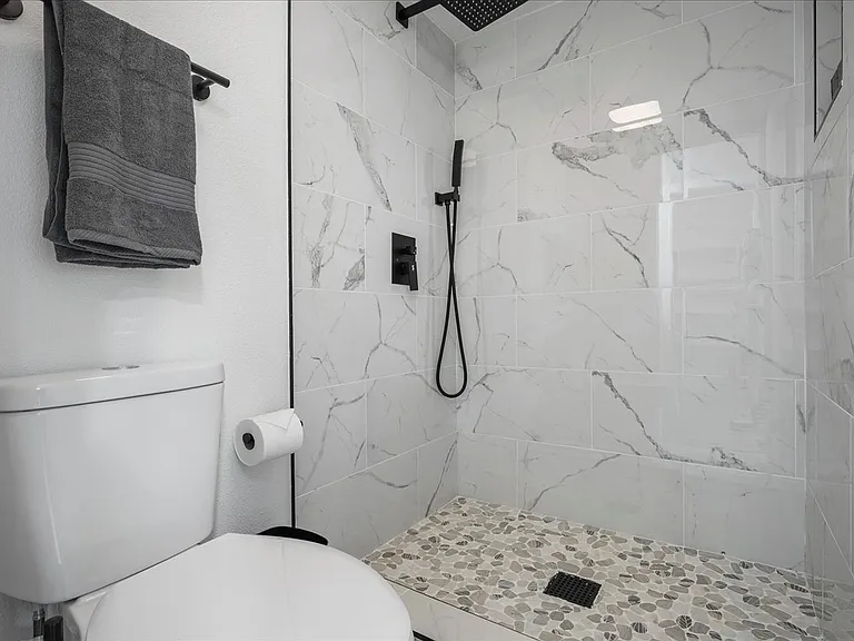 6413 Chimney Creek Cir — Photo 29