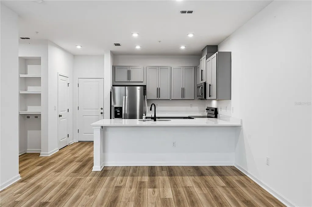 3 bed, 2.5 bath, 1800 sqft, $2,850 — Photo 4