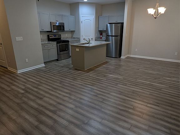 4th image of 740 Pippin Dr #0