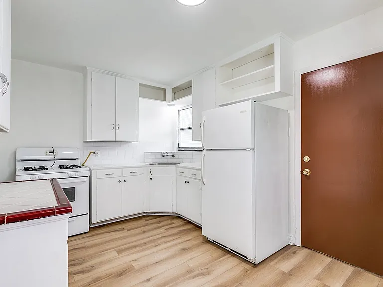 142 Helena St — Photo 12