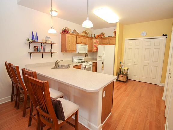 3rd image of 268 Upper Rosian Dr