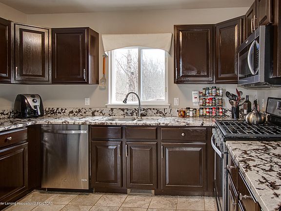 4th image of 798 Winding River Dr