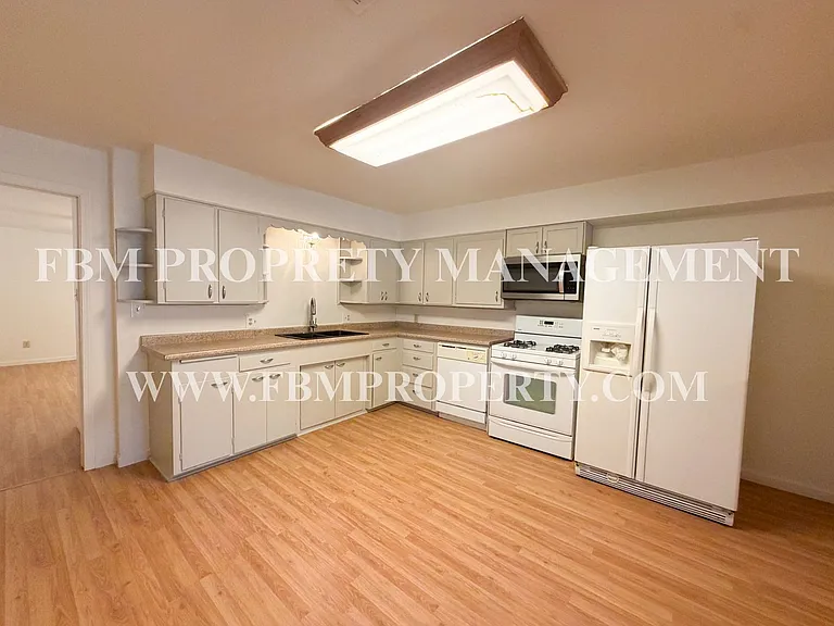 1005 S Carlton St — Photo 8