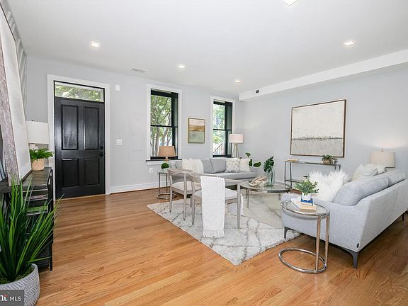 3rd image of 1015 O St NW