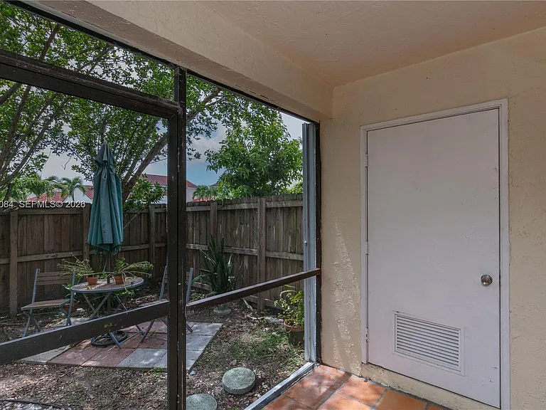 2513 San Remo Cir #2513 — Photo 10