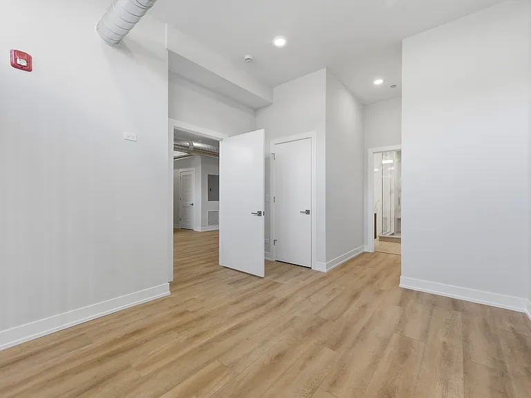 2839 W Belmont Ave #101 — Photo 9