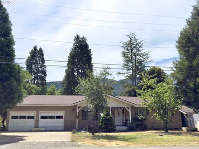 645 Division Ave, Drain, OR, 97435