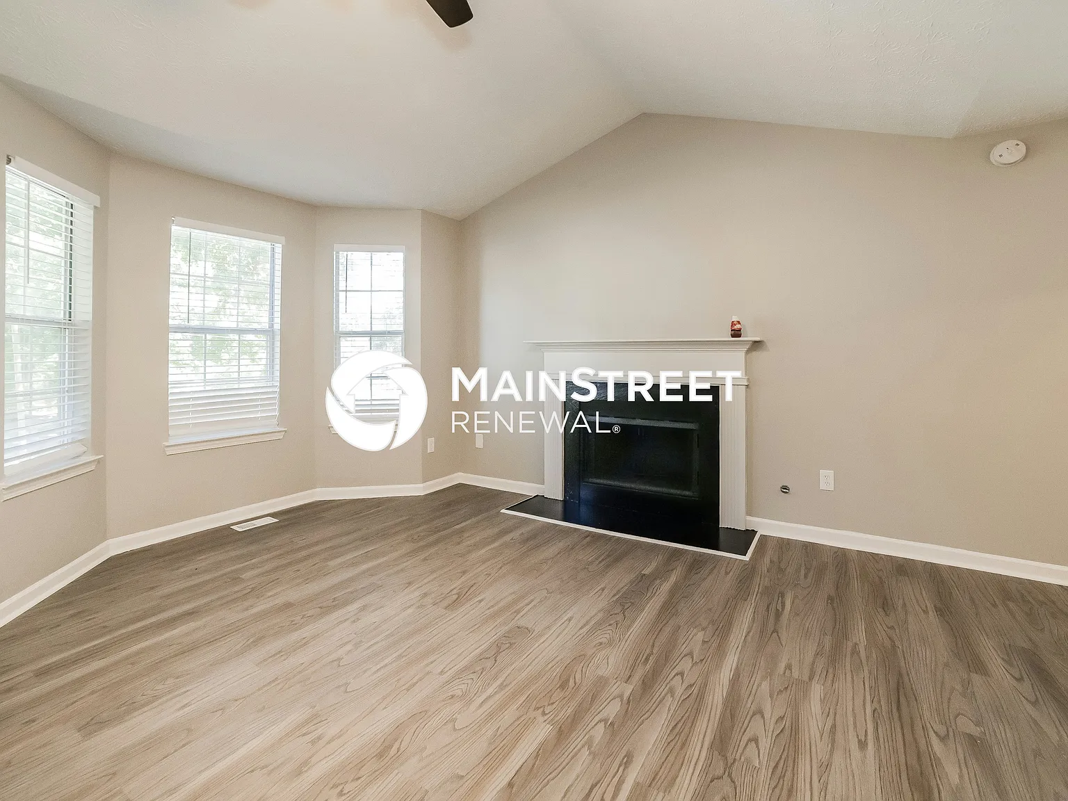 3145 Medina Dr — Photo 2