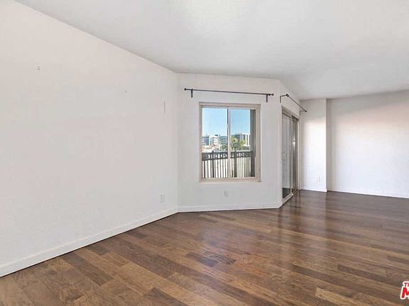 4th image of 141 S Clark Dr APT 524