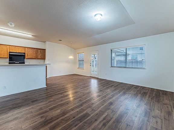 4th image of 1119 Burgess Dr