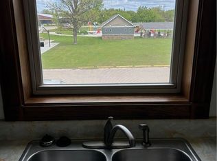 201 3rd Ave SE #3, Roseau, MN 56751