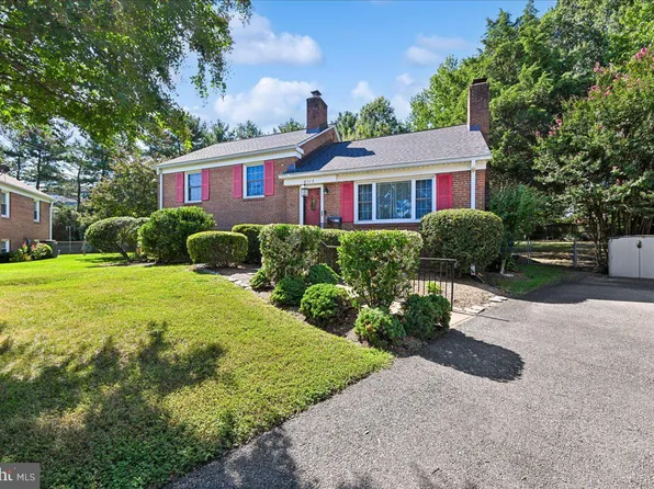 6112 Fox Hill St, Springfield, VA 22150
