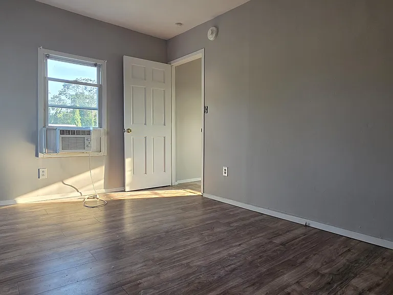 50-56 Bayville Ave #5 — Photo 7