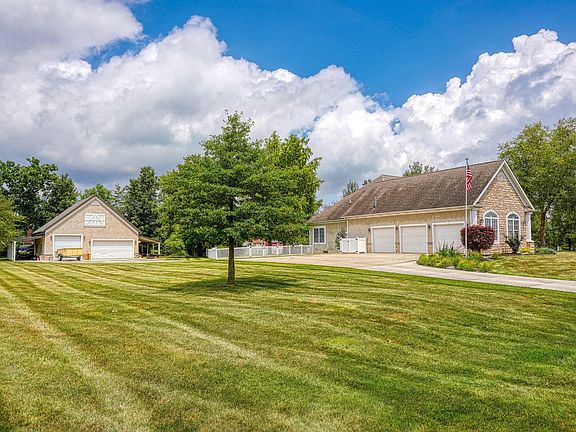3rd image of 6570 Irish Hills Dr