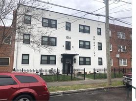 1814 Q St SE