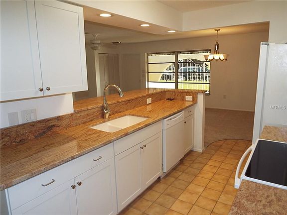 5th image of 320 Penrose Cir