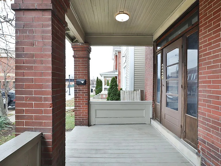 229 E 11th Ave — Photo 3