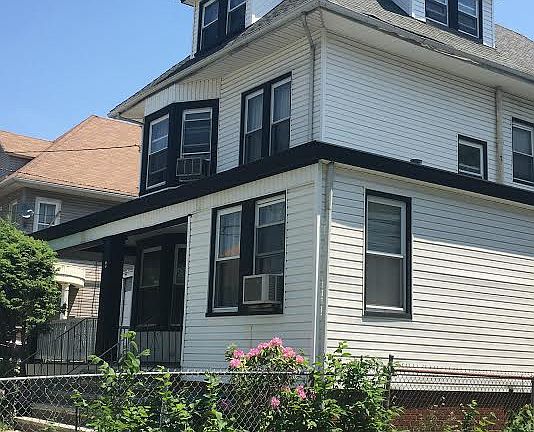 3rd image of 58-60 Leslie St