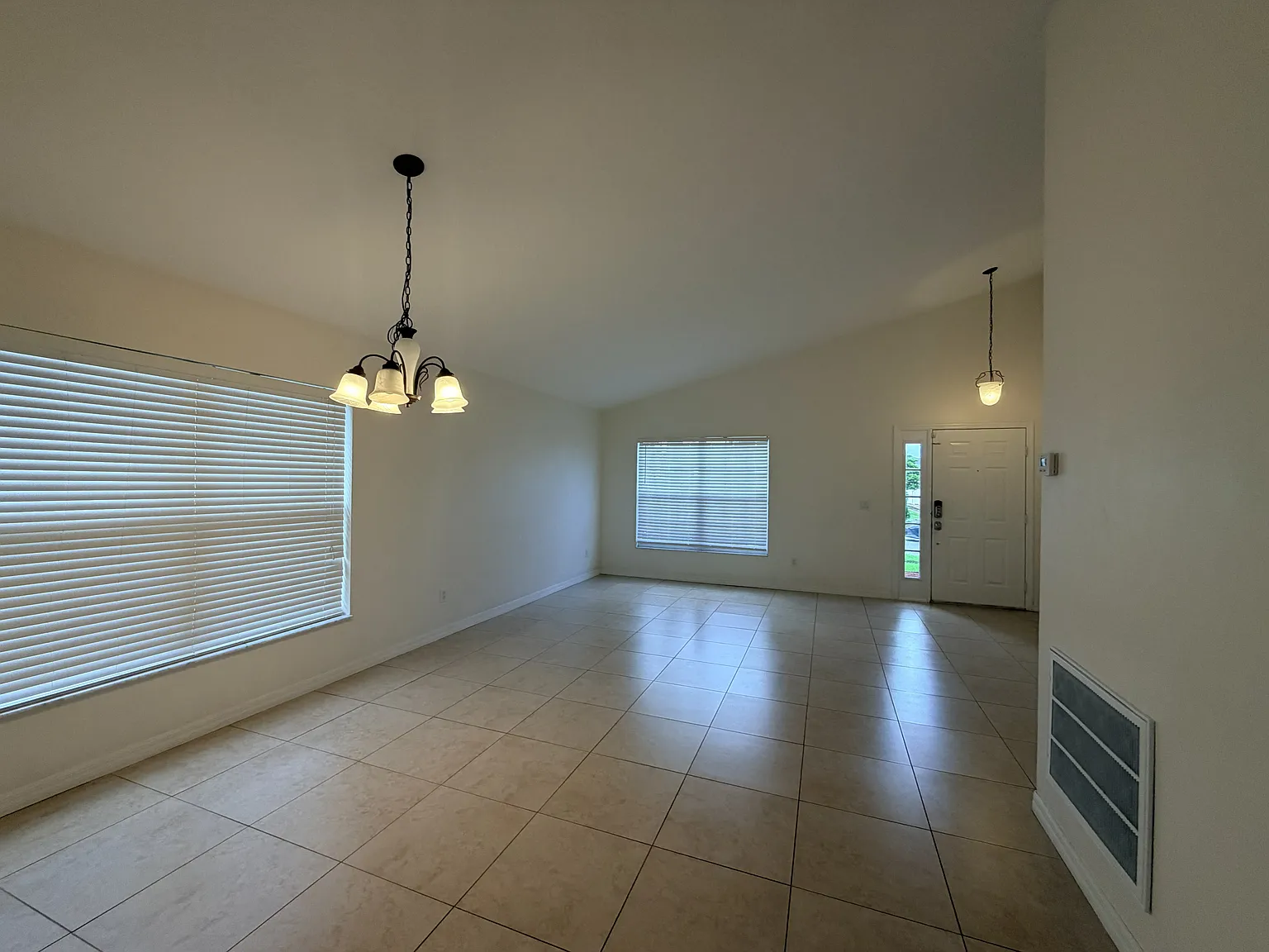 4 bed, 1942 sqft, $2,740 — Photo 4