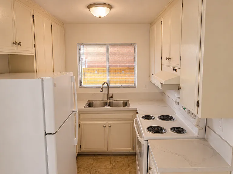 4550 Idaho St #1 — Photo 3