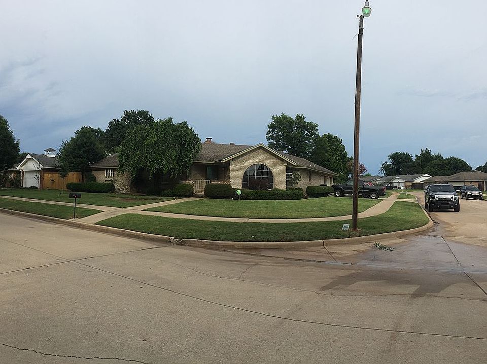 1st image of 124 S Brentwood Dr