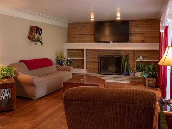 5th image of 3220 Beechwood Dr