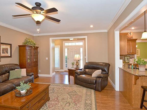 2nd image of 3466 Forestdale Dr