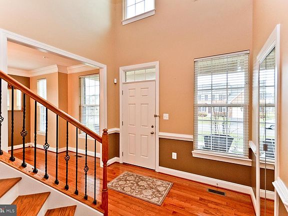 3rd image of 806 Bleak Hill Pl