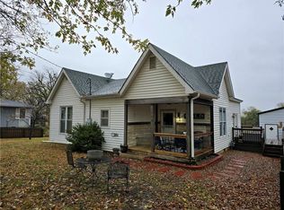 103 Walnut St, Oskaloosa, KS 66066