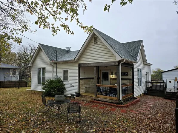 103 Walnut St, Oskaloosa, KS 66066