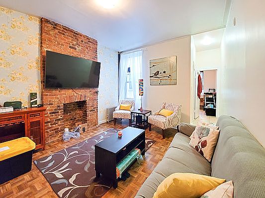 1st image of 550 Bainbridge St APT 2L