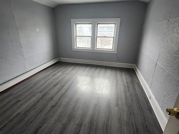 4th image of 1112 Drake Ave #2