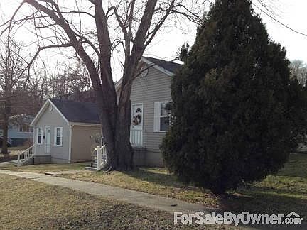 1st image of 909 Lincoln Dr
