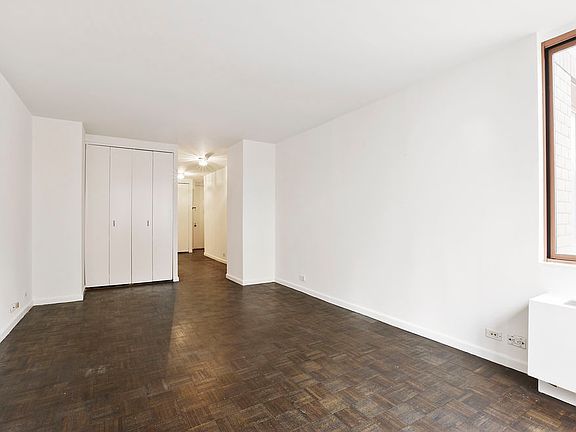 3rd image of 350 W 50th St APT 4N