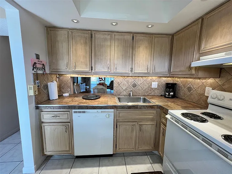 2800 NW 47th Ter #106B — Photo 11