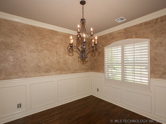 5th image of 14925 Courtney Ln