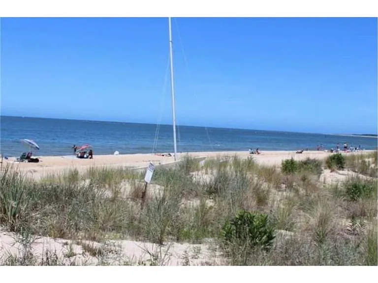 Sea Shell Rd — Photo 1