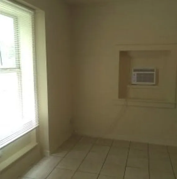 600 Monticello Ct #2 — Photo 3