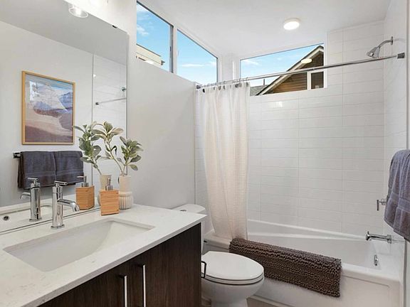 4th image of 807 N 47th St