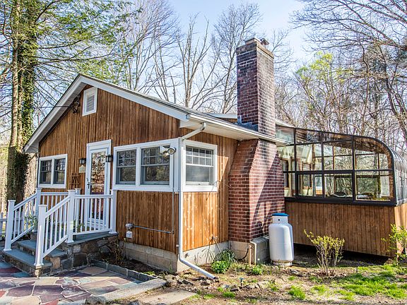 4th image of 28 Hillside Dr