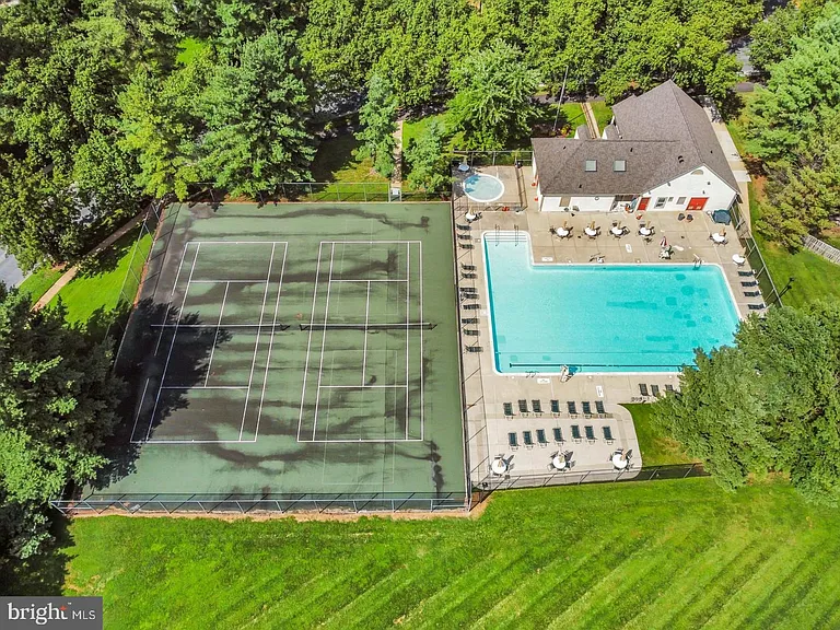 18005 Sunset Lake Ct — Photo 39