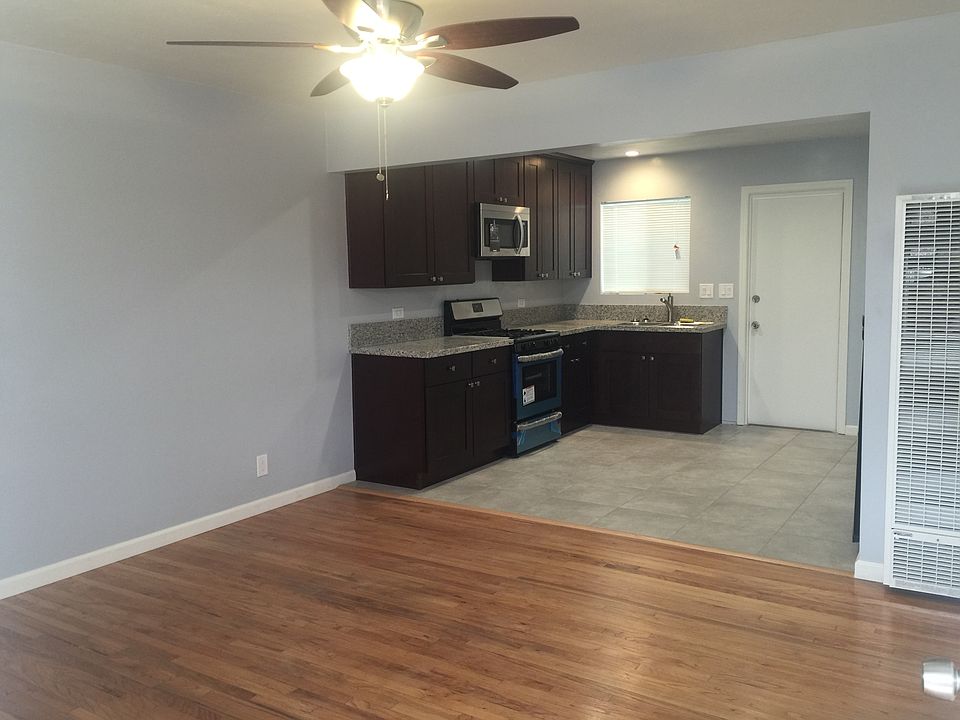 Living room/ kitchen