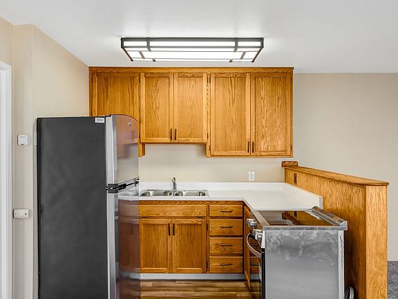 3rd image of 330 Watson St