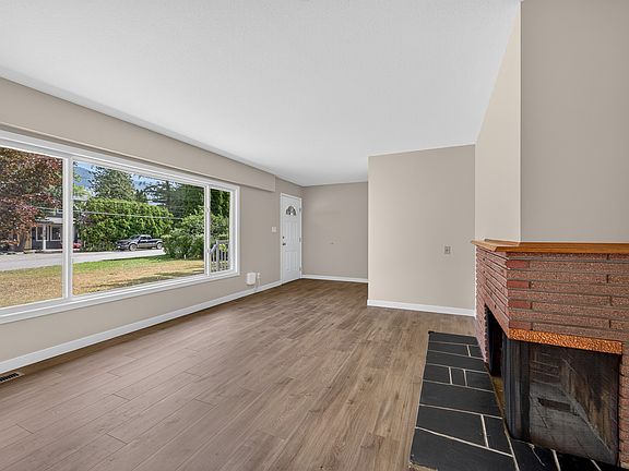 2nd image of 2743 Thompson Dr